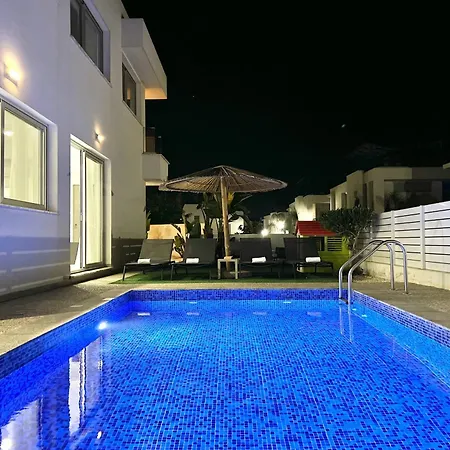 Selena Βίλα Πρωταράς