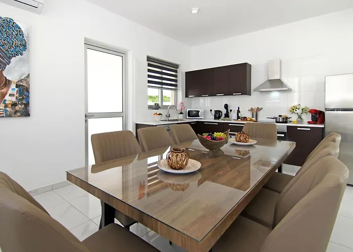 Selena Villa Protarász