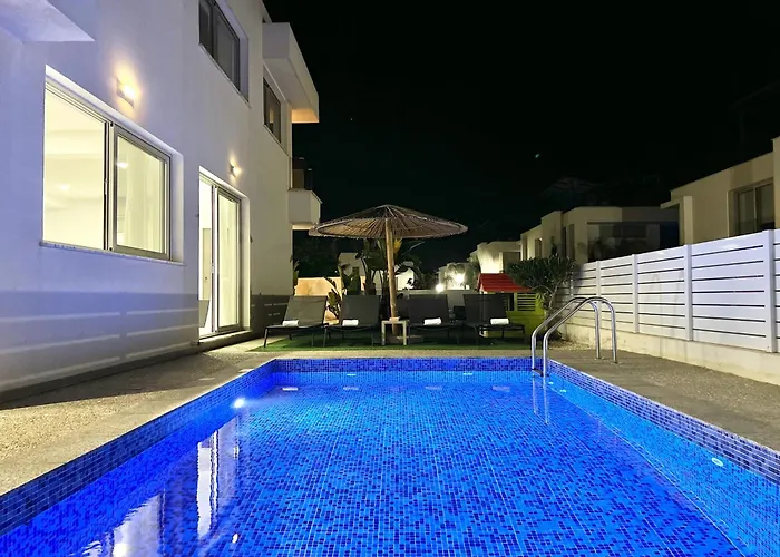 Selena Villa Protarász