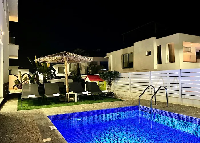 Selena Villa Protarász