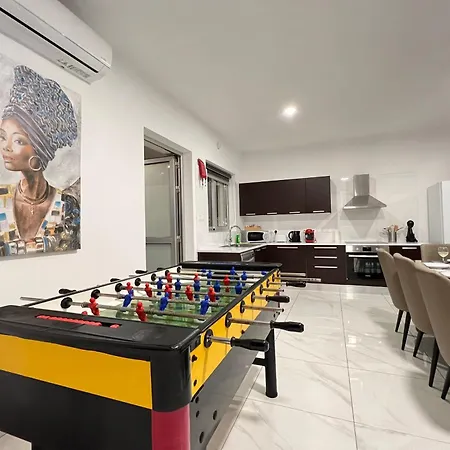 Selena Villa *